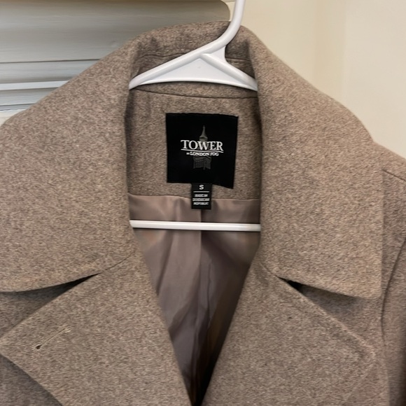 Tower by London Fog beige wool short trench like coat.  Like new! - Picture 3 of 5